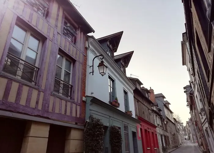 Apartment Le Maely, Au Calme, Centre De Honfleur